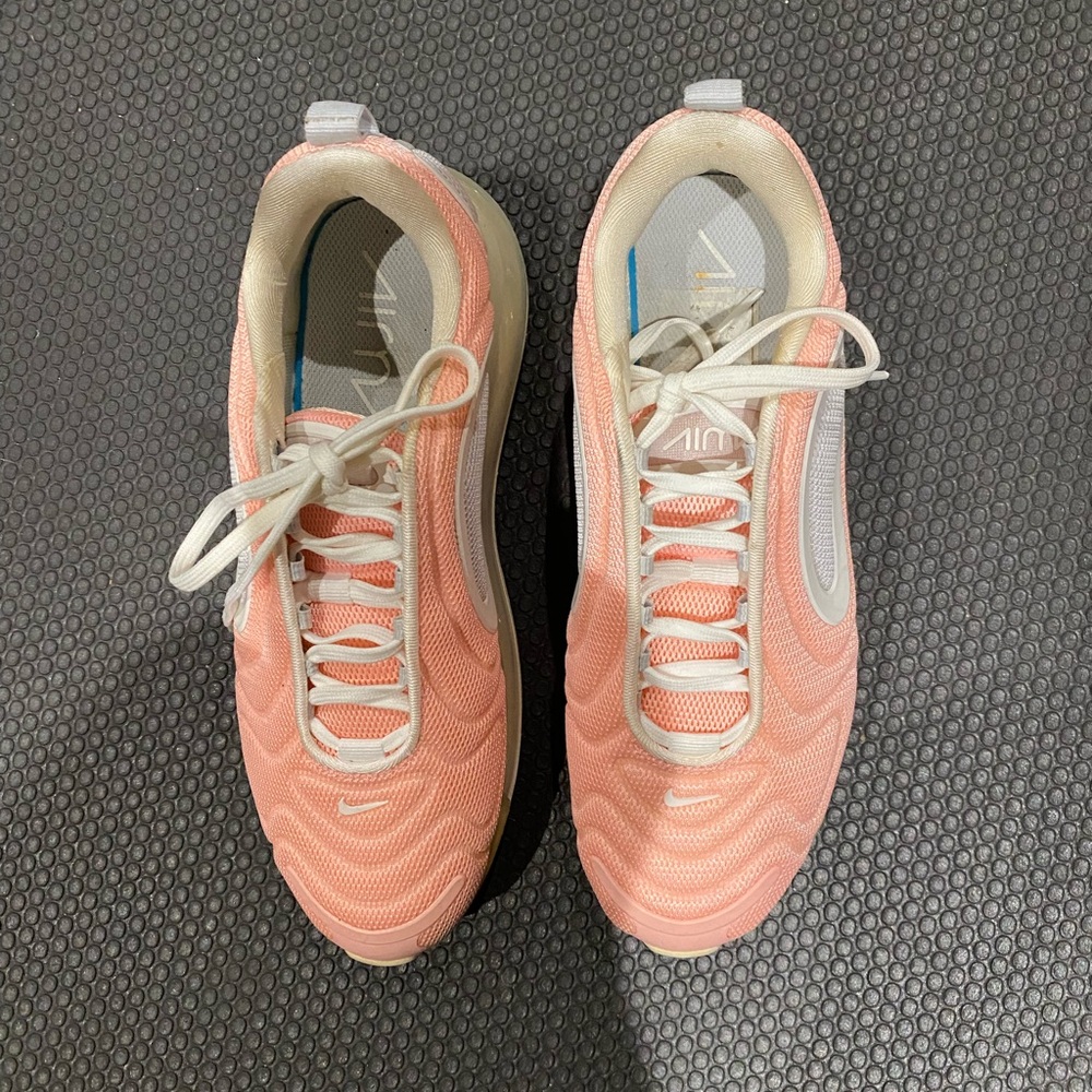 Nike Sneaker in pristine condition